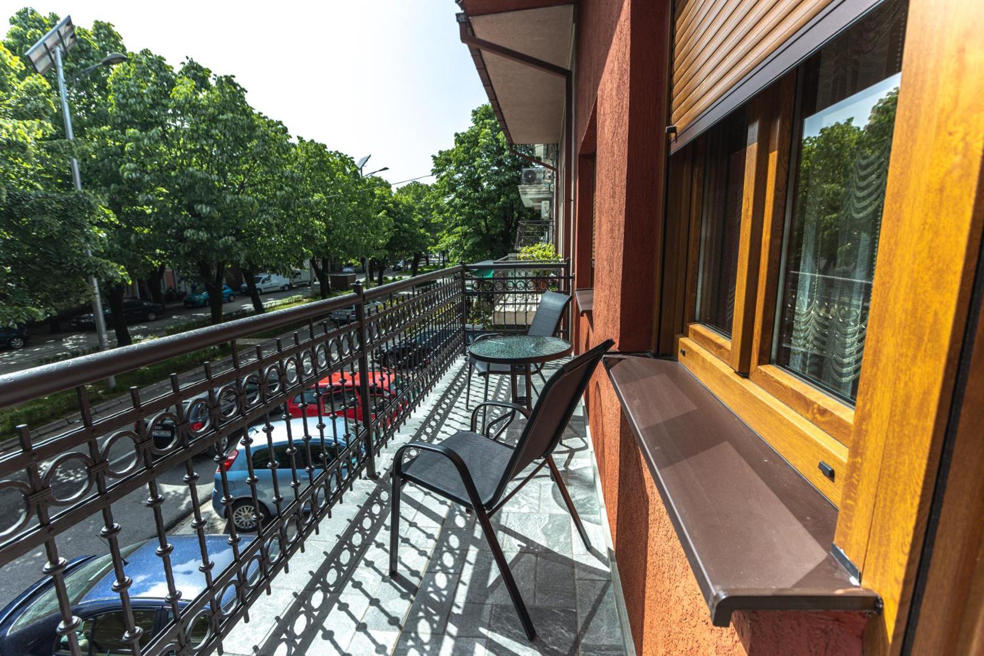 Apartmani Bulevar Cetinje Exterior foto