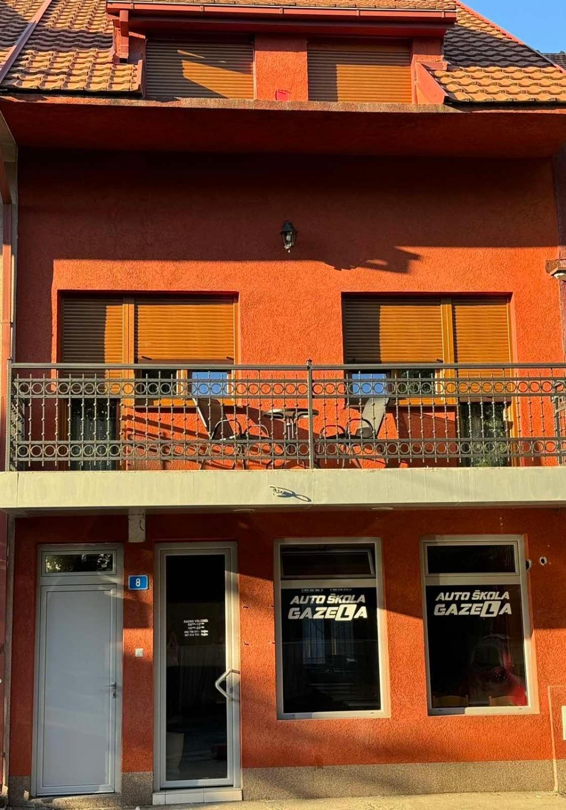 Apartmani Bulevar Cetinje Exterior foto